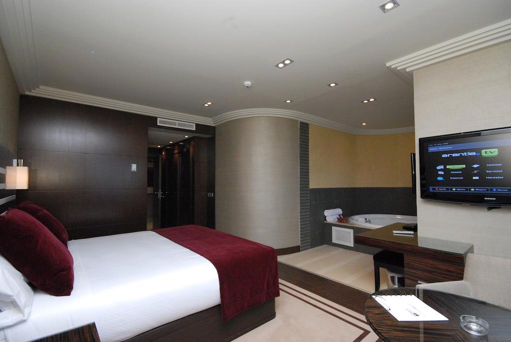 Hotel Los Penascales - Adults Only لاس روزاس دي مدريد الغرفة الصورة